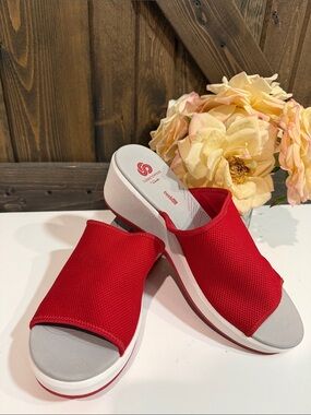 Cloudsteppers by Clarks Red Slip-On Comfort Mules NWOTs